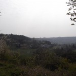 Von diesem Aussichtspunkt hat man einen Blick auf das kleine Dorf