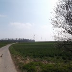 Direkter Blick auf die Windkraftanlage