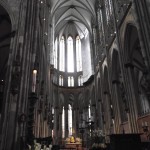 Innenansicht mit den endlos hohen Deckengewölben