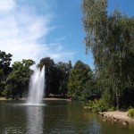 Springbrunnen im Park am warmen Damm