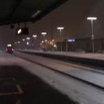 Ich vertreibe mir die Wartezeit auf den Zug mit einiges Fotos, hier Gleis 2