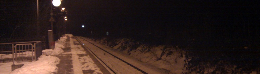 Die Gleise verlieren sich in der Dunkelheit