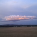 Eine Wolke reflektiert das Sonnenlicht